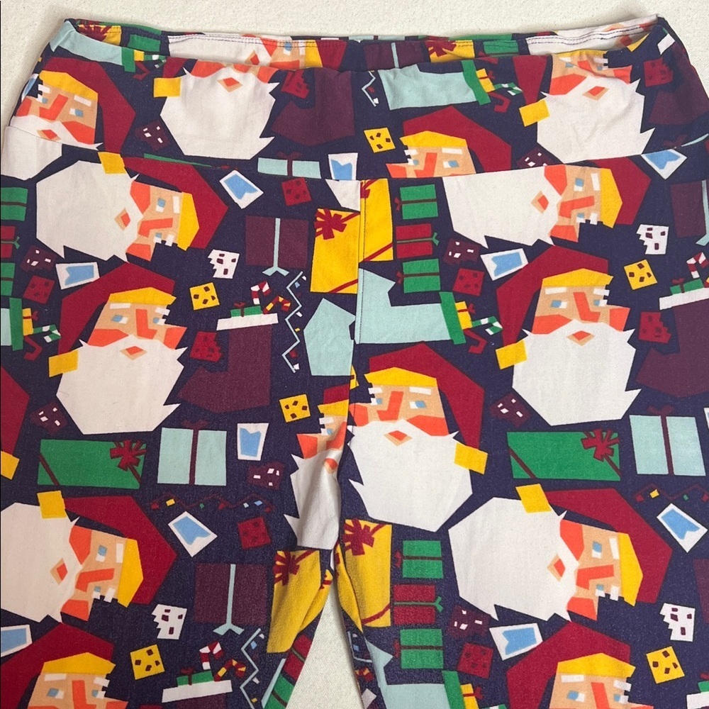 🛍️ 4 for $25 LuLaRoe 🎅🎁 Tall & Curvy Holiday Leggings – Santa & Presents - Picture 2 of 4